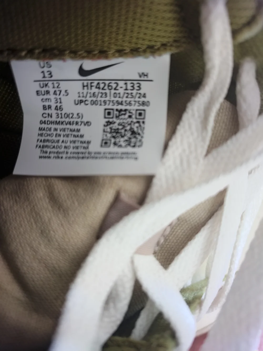 Nike Men’s White and Olive Green Low-Top Sneakers